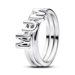 Exprime tout ton amour avec cette bague en argent sterling 925, délicatement ornée du mot “Mum” dans un design élégant et intemporel. Simple, tendre et chargé d’émotion, ce bijou rend hommage à une maman précieuse avec finesse et douceur. Une pièce symbolique à porter au quotidien ou à offrir pour un moment plein de sens.

Caractéristiques :

- Matière : Argent 925.
- Design : Mot “Mum” finement travaillé, finition brillante et élégante.
- Taille : Tailles US disponibles (plusieurs options au choix).
- Styl