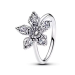 Affichez un style audacieux avec cette bague argentée représentant la tête menaçante du Démogorgon, créature culte de la série Stranger Things. Finement sculptée en argent 925, cette pièce captivante incarne la puissance et l’ombre de l’Upside Down. Son design détaillé évoque à la fois l’univers fantastique et l’atmosphère inquiétante de la série. Un bijou original, parfait pour les fans de l’étrange et du surnaturel.