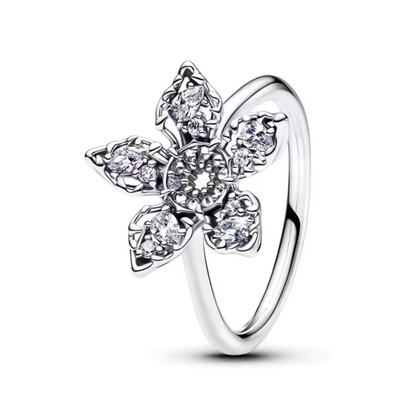 Affichez un style audacieux avec cette bague argentée représentant la tête menaçante du Démogorgon, créature culte de la série Stranger Things. Finement sculptée en argent 925, cette pièce captivante incarne la puissance et l’ombre de l’Upside Down. Son design détaillé évoque à la fois l’univers fantastique et l’atmosphère inquiétante de la série. Un bijou original, parfait pour les fans de l’étrange et du surnaturel.
