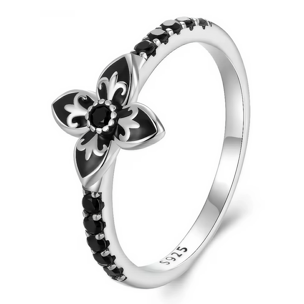 Cette bague en argent 925 se distingue par une fleur stylisée aux pétales émaillés de noir, soulignée par une rangée de petites pierres sombres le long de l’anneau. Son look chic et légèrement gothique en fait un bijou parfait pour apporter du caractère à la main tout en restant raffiné.

Caractéristiques :

-Matière : Argent 925/1000 massif, finition brillante, pétales de la fleur émaillés de noir, sertissage de cristaux synthétiques noirs sur le centre de la fleur et sur les épaules de l’anneau.
-Design :