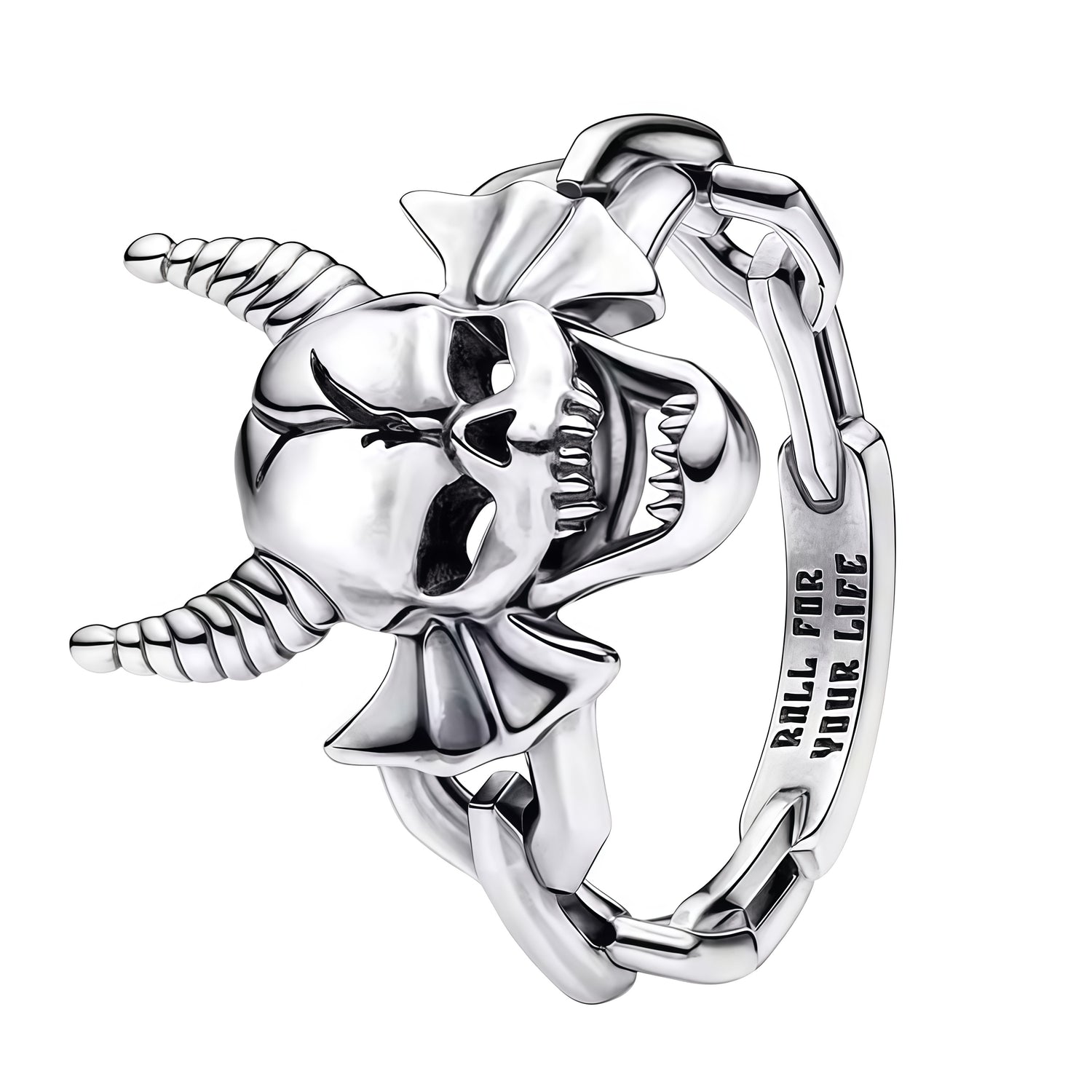 Apporte une touche mystérieuse et audacieuse à ta main avec cette bague Hellfire Club. Inspirée de l’univers de Stranger Things, cette pièce met en valeur l’emblème du club avec un design affirmé, des détails soignés et une finition brillante. Une bague originale et pleine de caractère, parfaite pour les fans de la série et des bijoux au style fort et symbolique.

Caractéristiques :

- Matière : Argent 925.
- Design : Emblème Hellfire Club (tête de démon) en version bague.
- Dimensions : Taille confortable 