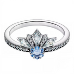 Apportez une touche élégante et hivernale à votre style avec cette bague en argent S925, inspirée de La Reine des Neiges, ornée de la moitié d’un flocon délicatement travaillé. Un bijou subtil et raffiné parfait pour évoquer la magie de l’hiver au quotidien.

Caractéristiques

– Matière : Argent S925.
– Design : Moitié de flocon finement détaillée et élégante.
– Coloris : Argenté brillant.
– Style : Élégant, hivernal et raffiné.
