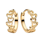 Ces boucles créoles raffinées arborent une chaîne continue de cœurs ajourés sculptés en argent 925 poli, formant un cercle harmonieux et fluide autour de l’oreille pour un effet romantique intemporel. Les formes openwork des cœurs capturent la lumière avec élégance, offrant un porté léger et confortable sur tous les lobes. Elles fusionnent simplicité chic et déclaration d’amour infinie, idéales pour sublimer un look quotidien ou festif.

Caractéristiques :

Matière : Argent 925 (S925).
Design : Créoles chaî