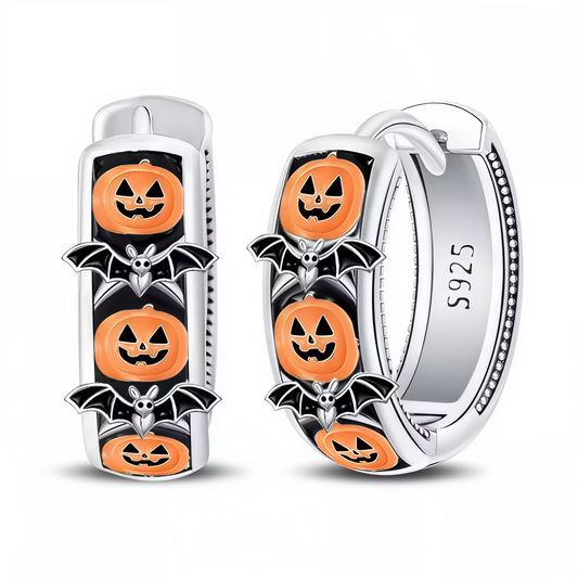 Paire de boucles d’oreilles représentant une citrouille accompagnée d’une chauve-souris, design original et fun pour un style Halloween ou fantaisie.

Caractéristiques
– Argent 925
– Finition soignée et durable
– Taille adaptée pour un port confortable