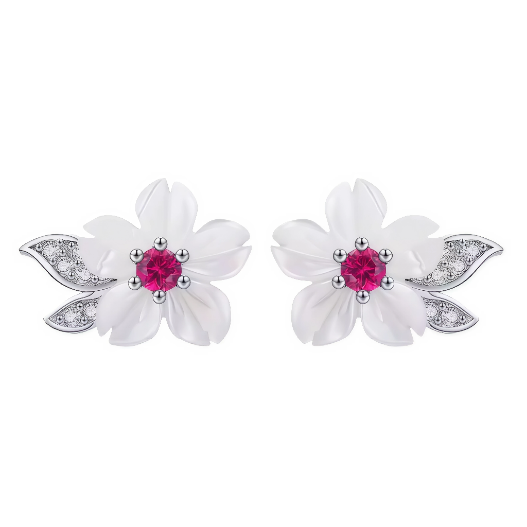 Ces boucles d’oreilles dormeuses en argent 925 présentent deux fleurs délicates aux pétales blancs nacrés texturés, centrées d’un rubis rond vif et flanquées de feuilles pavées de strass pour un contraste pur et précieux. Leur design floral subtil illumine le lobe avec élégance naturelle.

Caractéristiques :

Matière : Argent 925 (S925)
Design : Fleur multi-pétales nacrée avec cœur rubis, feuilles ajourées pavées, système dormeuse
Style : Raffiné et contrasté, idéal pour tous les jours, mariages ou fleurir 