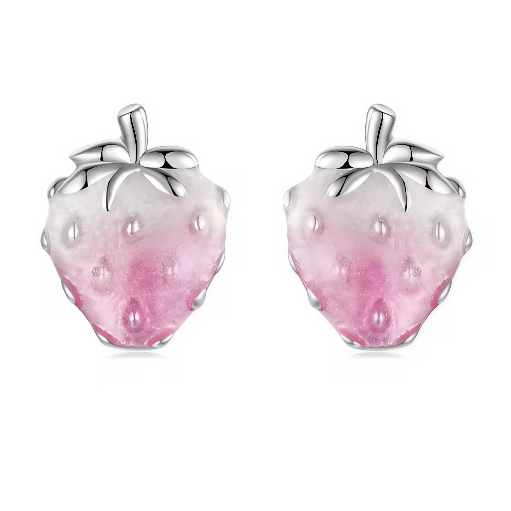Ces boucles d’oreilles dormeuses en argent 925 sculptent deux fraises réalistes en résine dégradée du blanc crème au rose intense, texturées de petits grains perlés pour un rendu gourmand et fruité au lobe. Leur forme 3D ludique apporte une touche sucrée et joyeuse.

Caractéristiques :

Matière : Argent 925 (S925) et résine dégradée rose avec effet perlé
Design : Fraises réalistes en résine dégradée du blanc crème au rose intense
Style : Raffiné et contrasté, idéal pour tous les jours, mariages ou fleurir l