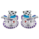 Ces boucles d'oreilles puces en argent 925 représentent le Chat du Cheshire d'Alice au Pays des Merveilles, sourire malicieux flottant iconique, rayures violettes psychédéliques subtiles, format discret plat. Elles symbolisent énigmes joyeuses, folie créative et sagesse invisible du Pays des Merveilles.

Caractéristiques :

Matière : Argent 925 émail violet (rayures).
Design : Sourire circulaire dominant, contours fins vintage, fixation papillon sécurisée.
Dimensions : 1 cm diamètre, ultra-légères discrètes