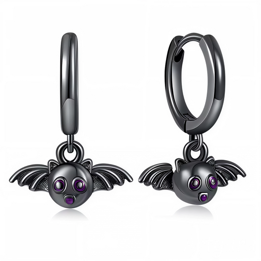 Paire de boucles d’oreilles représentant des chauves-souris, design détaillé et original, parfait pour un style fun et mystérieux.

Caractéristiques
– Argent 925
– Finition soignée et durable
– Taille adaptée pour un port confortable