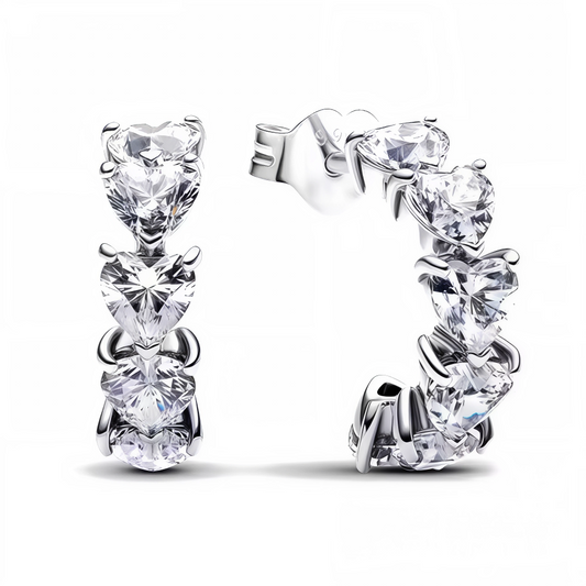 Paire de créoles en argent 925 serties d’une rangée de pierres taille cœur, montées en griffes pour maximiser l’éclat et offrir un look romantique et lumineux. Un bijou élégant qui capte la lumière à chaque mouvement, idéal au quotidien comme en soirée.

Caractéristiques

– Métal : argent 925.
– Design : créoles serties de pierres en oxyde de zirconium taille cœur pour une brillance intense.
– Type : créoles à tige avec fermoir poussette/papillon, pratique et sûr.
– Finition : poli miroir et serti griffe me