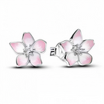 Ces boucles d'oreilles dormeuses arborent une fleur rose émaillée translucide aux pétales dégradés nacrés et cœur texturé, sur un socle argent poli confortable. Idéales pour un style romantique, bohème printanier ou quotidien élégant, elles illuminent le visage d'une douceur naturelle et raffinée. En argent 925 hypoallergénique avec émail résistant, elles assurent confort et éclat durable.