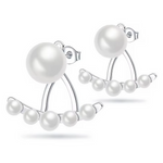 Ces boucles d’oreilles en argent 925 revisitent la classique perle avec un design double : une perle puce sur le lobe et une rangée de petites perles suspendues en dessous. L’effet de courbe qui épouse le bas de l’oreille crée un look moderne, élégant et très féminin.

Caractéristiques :

-Matière : Argent 925/1000 massif pour la monture, orné de perles synthétiques blanches au fini nacré.
-Design : Puces d’oreilles composées d’une perle ronde sur l’avant et d’un support arrière en forme d’arceau, décoré de