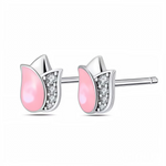 Sublimez vos looks avec ces boucles d’oreilles en argent 925 en forme de fleur délicate. Leur design raffiné et leur brillance subtile en font un bijou parfait pour ajouter une touche féminine et élégante à toutes vos tenues.