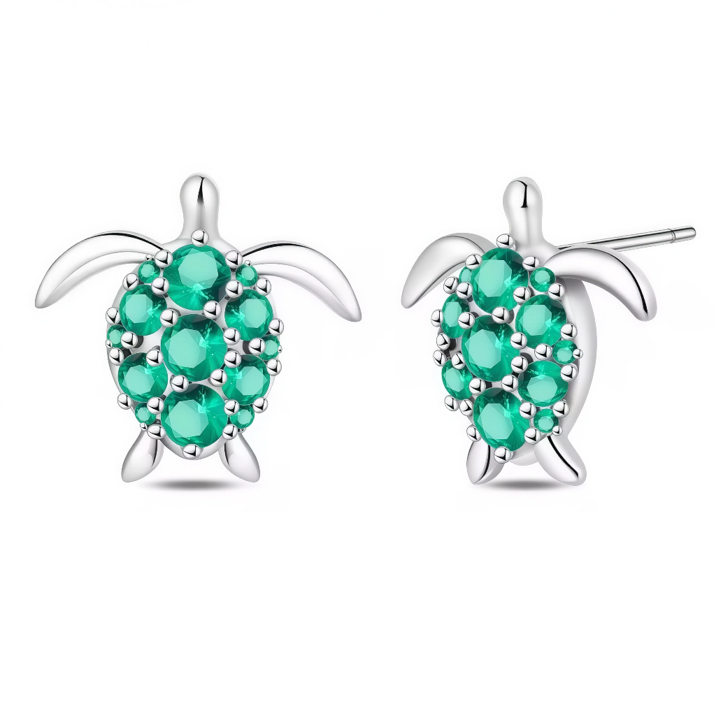 Ces boucles d'oreilles en argent 925 affichent tortues élancées carapaces rondes pavées zircons vert émeraude. Symbole prospérité harmonie nature vitalité éternelle.

Caractéristiques

Matière : Argent 925 zircon émeraude synthétique.
Design : Silhouette fluide ailerons étirés scintillant.
Compatibilité : Clous poussettes universels.