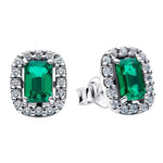 Apporte une touche d’élégance et de fraîcheur à ton style avec ces boucles d’oreilles argentées ornées d’une pierre verte. Leur design délicat et lumineux met en valeur la couleur de la pierre tout en ajoutant une note raffinée et intemporelle à la tenue. Un bijou chic et facile à porter au quotidien, parfait pour illuminer subtilement le visage.

Caractéristiques :

-&nbsp;Matière : Argent 925.
-&nbsp;Design : Boucles d’oreilles argentées avec pierre verte brillante.
-&nbsp;Dimensions : Taille délicate et 