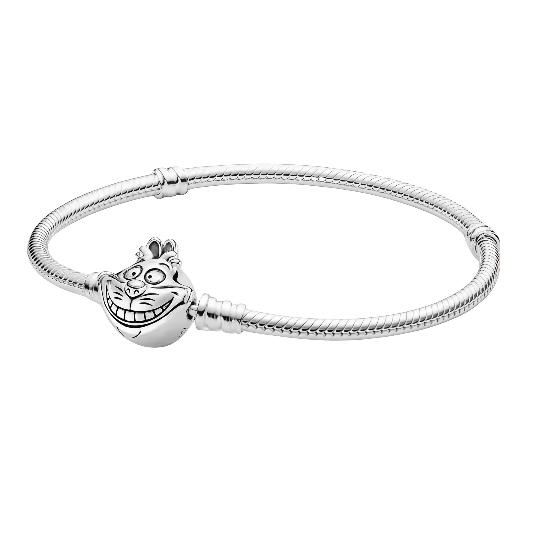 Apporte une touche mystérieuse et féerique à ton poignet avec ce bracelet Chat du Cheshire. Inspiré de l’univers d’Alice au Pays des Merveilles, ce bijou se distingue par son design original et son esprit malicieux. Un bracelet plein de personnalité, parfait pour les fans de Disney et des pièces à la fois ludiques et élégantes.

Caractéristiques :

- Matière : Argent 925.
- Design : Bracelet inspiré du Chat du Cheshire avec finitions soignées.
- Dimensions : Taille confortable et agréable à porter.
- Style 