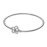Apporte une touche de douceur et d’élégance à ton poignet avec ce bracelet orné d’un motif fleur délicat. Son design raffiné et intemporel évoque la nature, la féminité et la délicatesse, tout en restant facile à porter au quotidien. Un bijou simple, lumineux et charmant, parfait pour compléter toutes les tenues avec subtilité.

Caractéristiques :

- Matière : Argent 925.
- Design : Motif fleur élégant et délicat.
- Dimensions : Taille confortable et facile à porter.
- Style : Bijou féminin, raffiné et inte