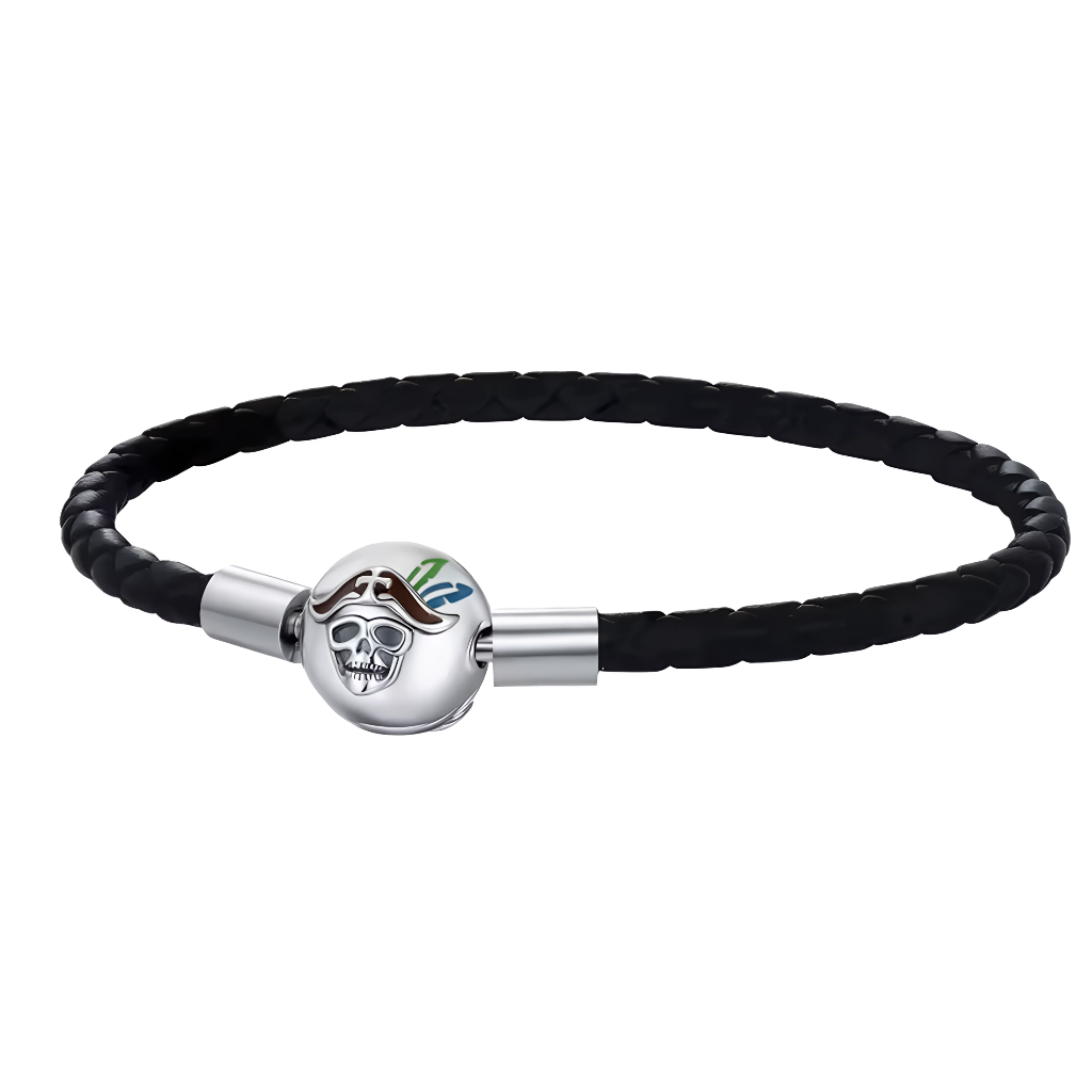 Ce bracelet robuste en cuir tressé noir mat se ferme par un fermoir sphérique en argent 925 sculpté crâne pirate souriant avec foulard coloré bleu-rouge sur œil, relié par tubes argentés. Il fusionne élégance biker et aventure corsaire, ajustable pour poignet affirmé ou thème mer rebelle.

Caractéristiques :

Matière : Cuir tressé noir, argent 925 (S925), émail multicolore
Design : Tressage rond fermoir boule crâne pirate, longueur ajustable
Style : Pirate rock audacieux, pour marins modernes ou mode dark