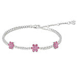 Apporte une touche de douceur et de délicatesse à ton poignet avec ce bracelet orné d’une petite fleur rose en strass. Son design fin et scintillant lui donne un charme romantique et raffiné, parfait pour illuminer une tenue avec subtilité. À la fois féminin, tendre et élégant, c’est un bijou facile à porter au quotidien comme pour une occasion spéciale.

Caractéristiques :

- Matière : Argent 925.
- Design : Petite fleur rose sertie de strass, finition brillante.
- Dimensions : Taille délicate et confortab
