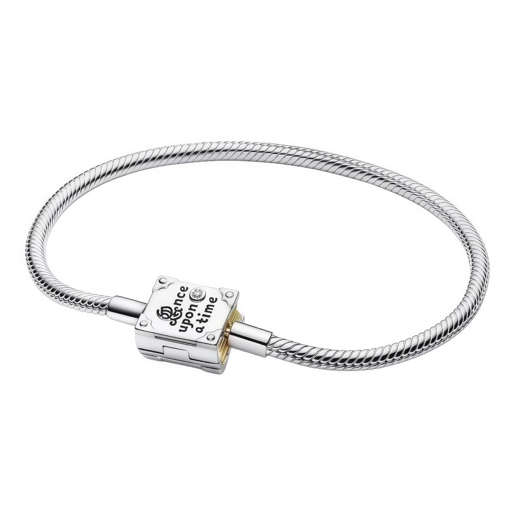 Laisse la magie opérer avec ce bracelet en argent sterling 925 orné d’un charm en forme de livre gravé "Once Upon a Time". Symbole des histoires enchantées et des rêves sans fin, ce bijou t’invite à plonger dans un univers féerique à chaque regard. Élégant et inspirant, il apporte une touche poétique et unique à ton poignet.

Caractéristiques :

- Matière : Argent 925.
- Design : Charm livre détaillé avec inscription "Once Upon a Time", finitions brillantes.
- Style : Bijou féerique, élégant et original, in