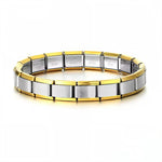 Ce bracelet à charms italien bicolore, avec un intérieur argenté et un contour doré, est composé de 17 maillons en acier inoxydable de haute qualité, alliant confort, solidité et élégance. Entièrement réglable, il s’adapte à toutes les tailles de poignet grâce à son système extensible et ajustable. Vous pouvez ajouter ou retirer des charms à volonté pour créer un bijou unique et personnalisé. Son design contrasté mêle l’éclat de l’argent à la chaleur de l’or, pour un style sophistiqué et intemporel. Compati