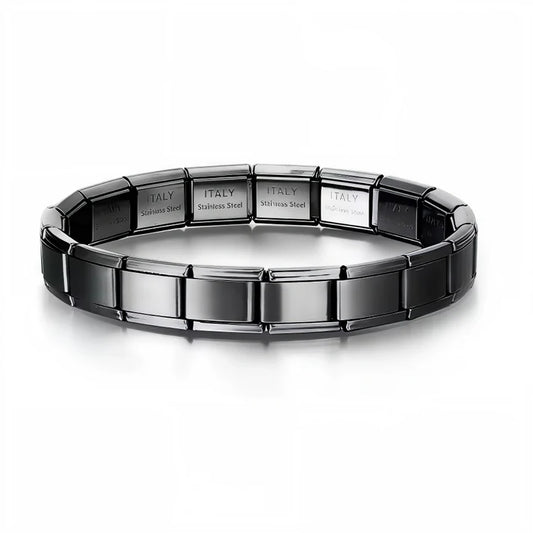 Ce bracelet à charms italien couleur noire est composé de 17 maillons en acier inoxydable de haute qualité, alliant confort, solidité et élégance. Entièrement réglable, il s’adapte à toutes les tailles de poignet grâce à son système extensible et ajustable. Vous pouvez ajouter ou retirer des charms à volonté pour créer un bijou unique et personnalisé. Son design noir profond apporte une touche moderne et sophistiquée, parfaite pour affirmer votre style. Compatible avec tous nos charms italiens, il offre une