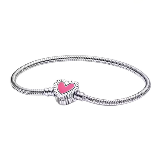 Ajoutez une touche d’art contemporain à votre look avec ce bracelet inspiré des œuvres emblématiques de Keith Haring. Ce bijou unique célèbre l'univers coloré et expressif du célèbre artiste, avec des motifs vibrants et abstraits qui symbolisent l'énergie, l'amour et la culture pop. Chaque détail rend hommage à son style iconique, rendant ce bracelet un choix parfait pour les amateurs d'art et d'expression créative.