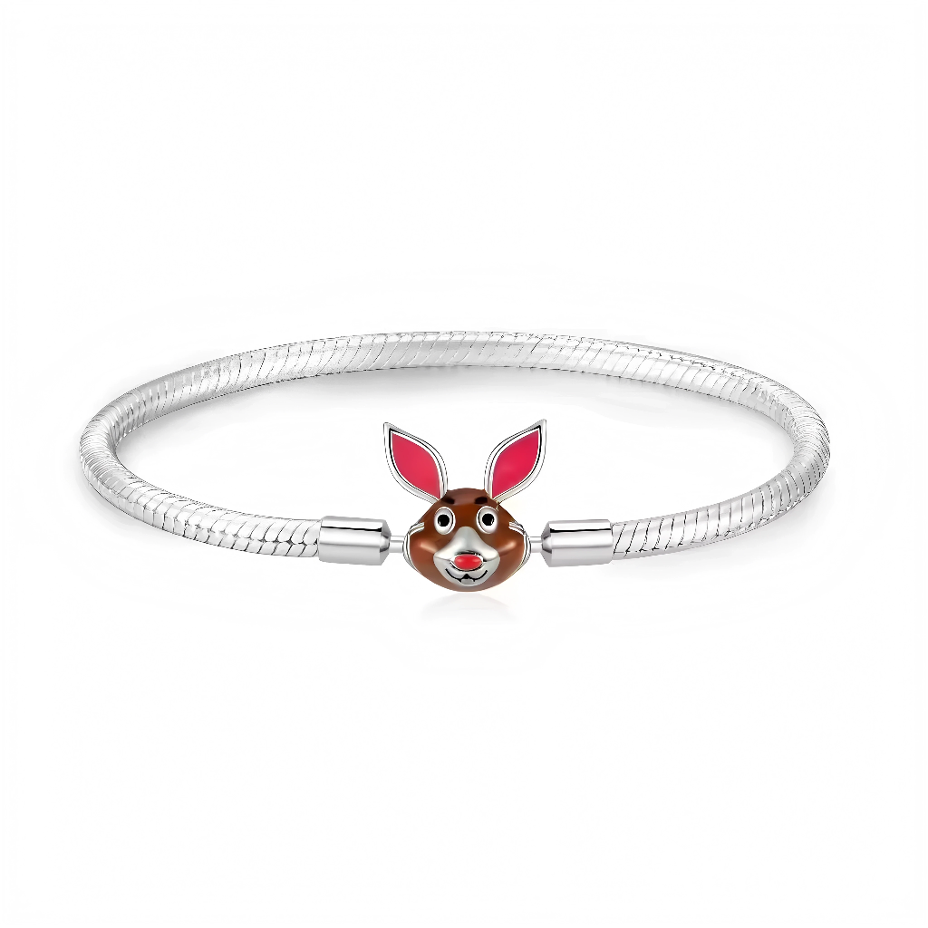 Ce bracelet coquin et printanier met en scène une chaîne maille serpent souple en argent sterling 925 poli, ornée d’un charm lapin marron chocolat enamel adorable aux longues oreilles roses vif, museau rose et yeux expressifs pour un sourire irrésistible. Disponible en tailles 17 cm, 18 cm, 19 cm et 20 cm, il épouse parfaitement les poignets avec fermoir lobster solide et extension ajustable. Poinçonné S925, résistant et sans nickel, idéal comme bijou solo ou base à charms modulables. Parfait pour Pâques, a