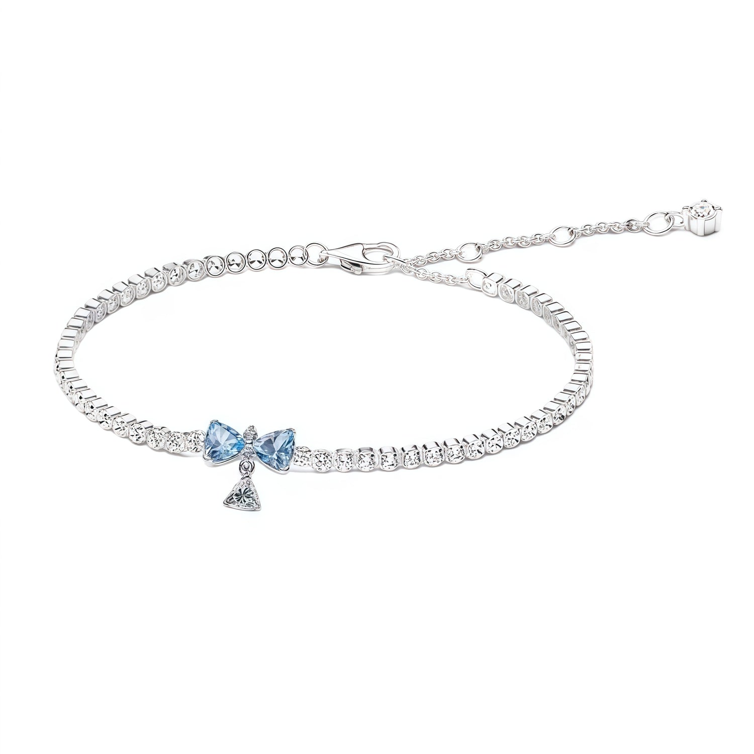 Apporte une touche douce et élégante à ton poignet avec ce bracelet nœud bleu. Inspiré de la délicatesse et du style intemporel, ce bijou met en valeur un nœud finement sculpté dans une teinte bleue, avec des détails soignés et une finition brillante. Une pièce féminine et raffinée, parfaite pour les amateurs de bijoux minimalistes et sophistiqués.

Caractéristiques :

- Matière : Argent 925.
- Design : Nœud délicat en couleur bleue.
- Dimensions : Longueur ajustable (environ 17-21 cm).
- Style : Bijou élég