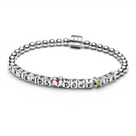 Ce bracelet en chaîne de perles argentées brillantes arbore des charms cube lettrés formant “FRIENDS DON’T LIE” avec un cœur rouge vif au centre et un petit carré vert, parfait pour un style pop et amical.

Caractéristiques :

Matière : Argent 925 rhodié avec perles polies et charms émaillés multicolores (rouge, vert, noir).
Fermoir : Système à clip discret pour une sécurité optimale et une personnalisation facile.
Tailles : Ajustable de 16 à 21 cm