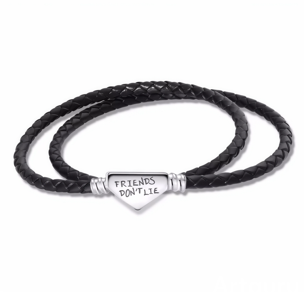 Ce bracelet wrap double tour en cordon tressé noir s’enroule élégamment autour du poignet, fermé par un fermoir triangulaire en argent 925 gravé “FRIENDS DON’T LIE” pour un clin d’œil subtil à l’amitié.

Caractéristiques :

Matière : Cordon tressé noir aspect cuir souple et fermoir en argent 925 (triangle lisse avec gravure noire stylisée).
Finition : Trois anneaux en argent 925 aux extrémités du fermoir ajoutent une touche raffinée et moderne.
Tailles : Disponible du 16 au 21 cm.