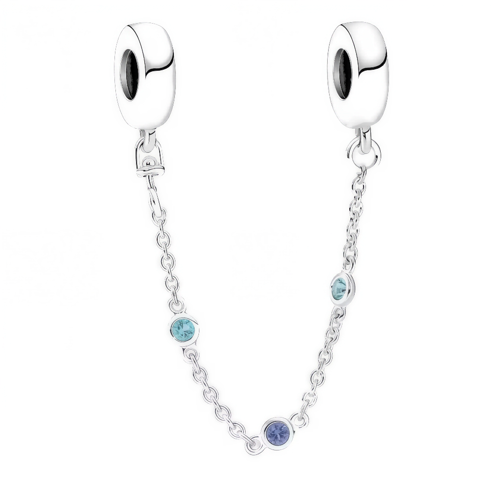 Cette chaîne de sécurité pour bracelet à charms associe praticité et élégance avec sa maille fine ornée de cristaux aux reflets bleus et turquoise. Réalisée en argent sterling 925, elle permet de sécuriser votre bracelet tout en ajoutant une touche de couleur délicate et raffinée. Un accessoire indispensable pour protéger vos charms tout en sublimant votre collection avec éclat.

Caractéristiques

Matière : Argent sterling 925, cristaux bleus et turquoise
Design : Chaîne fine avec maillons rehaussés de cris