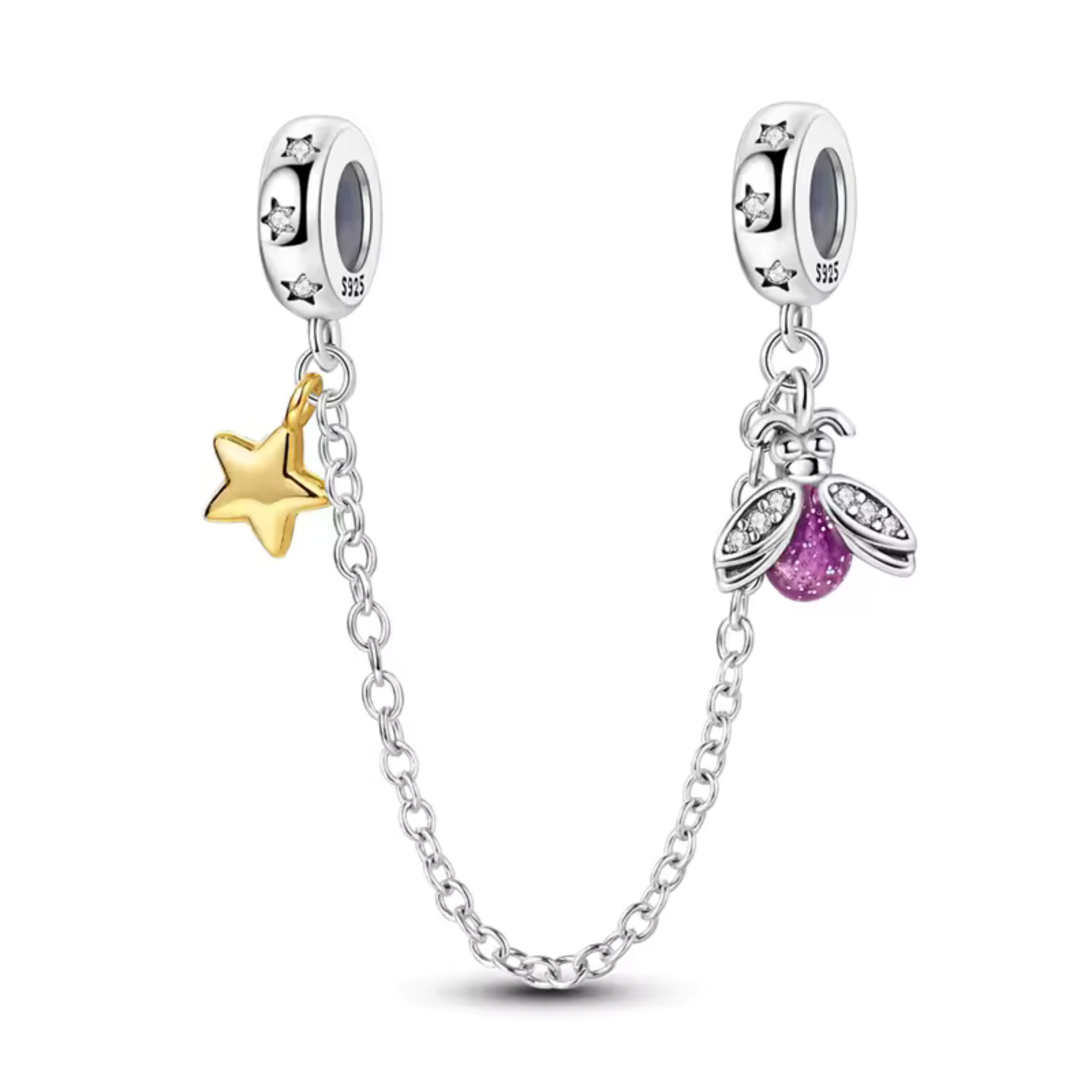Ajoutez une touche de magie et de féérie à votre bracelet avec cette splendide chaîne de sécurité ornée d’une étoile dorée et d’une luciole aux détails violets. Fabriquée en argent 925, cette chaîne est sublimée par une étoile étincelante, accompagnée d'une luciole délicatement sculptée, dont les accents violets rappellent la lueur douce d’un ciel étoilé.

En plus de parfaire l'élégance de votre bijou, cette chaîne de sécurité protège votre bracelet en évitant les ouvertures accidentelles, assurant ainsi la