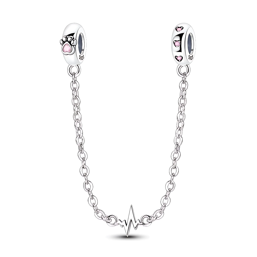 Cette chaîne de sécurité en argent 925 se compose de deux stoppeurs décorés de petits cœurs roses, reliés par une double chaîne fine ornée au centre d’un motif de tracé cardiaque façon électrocardiogramme