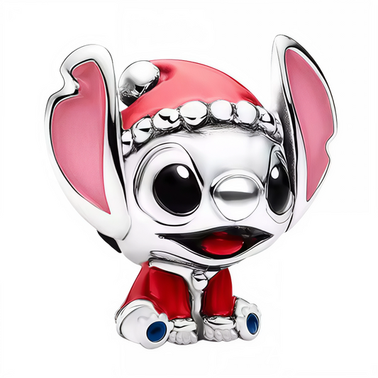 Célébrez la magie des fêtes avec ce charm adorable représentant bébé Stitch dans une tenue festive de Noël. Réalisé en Argent 925 (S925), ce charm met en scène Stitch portant un bonnet rouge chaleureux et une veste rouge éclatante, prêt à répandre la joie et la bonne humeur. Une pièce pleine de douceur et d’esprit festif, parfaite pour illuminer vos bracelets ou colliers durant la saison hivernale.