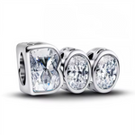 Ajoutez une touche fun et scintillante à votre collection avec ce charm en Argent 925, décoré du mot "Boo" orné de strass étincelants. Un bijou parfait pour afficher votre côté espiègle avec élégance.

Caractéristiques
– Matière : Argent 925 (S925).
– Design : Mot "Boo" décoré de strass.
– Coloris : Argenté brillant avec éclat scintillant.
– Style : Ludique, élégant et pétillant.