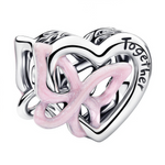 Laisse éclore la douceur avec ce charm cœur en argent sterling 925, délicatement orné d’un papillon rose aux ailes fines, symbole de transformation et de légèreté. Son design romantique capture un instant de grâce suspendu, comme un battement d’ailes posé sur ton poignet. Monté sur une bélière lisse compatible bracelets Pandora, ce bijou lumineux apporte une touche poétique et féminine à ta collection.

Caractéristiques :

- Matière : Argent 925.
- Design : Cœur brillant avec papillon rose détaillé, finitio