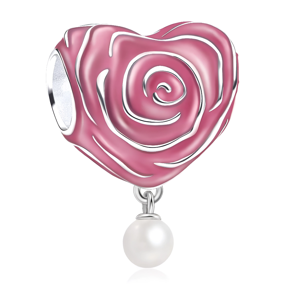 Ce charm traversant en&nbsp;argent&nbsp;925 prend la forme d’un cœur sculpté comme une rose en pleine floraison, recouvert d’un émail rose intense et orné d’une petite perle blanche pendante.