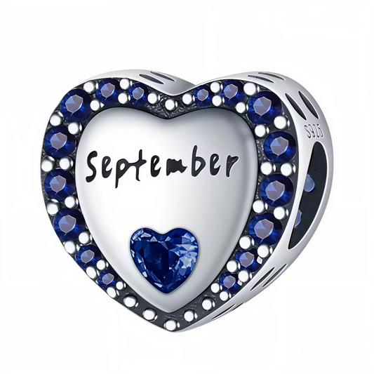 Célébrez le mois de septembre avec ce charm en argent 925 en forme de cœur, délicatement orné d’un contour de strass bleus éclatants. Au centre, l’inscription « September » est gravée avec élégance, sublimée par une pierre bleue en forme de cœur qui symbolise la confiance et la sagesse. Un bijou parfait pour marquer un anniversaire de septembre ou offrir un cadeau raffiné et porteur de sens.