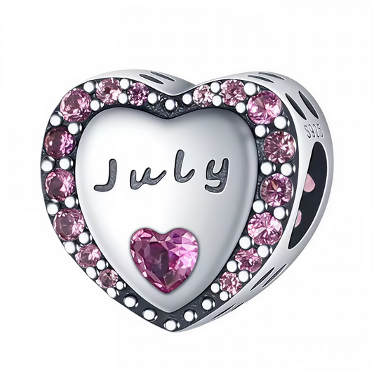 Sublimez le mois de juillet avec ce charm en argent 925 en forme de cœur, délicatement orné d’un contour de strass rose foncé éclatants. Au centre, l’inscription « July » est gravée avec élégance, sublimée par une pierre rose foncé en forme de cœur qui symbolise la passion et la profondeur des émotions estivales. Un bijou parfait pour célébrer un anniversaire de juillet ou offrir un cadeau unique et chargé de sens.