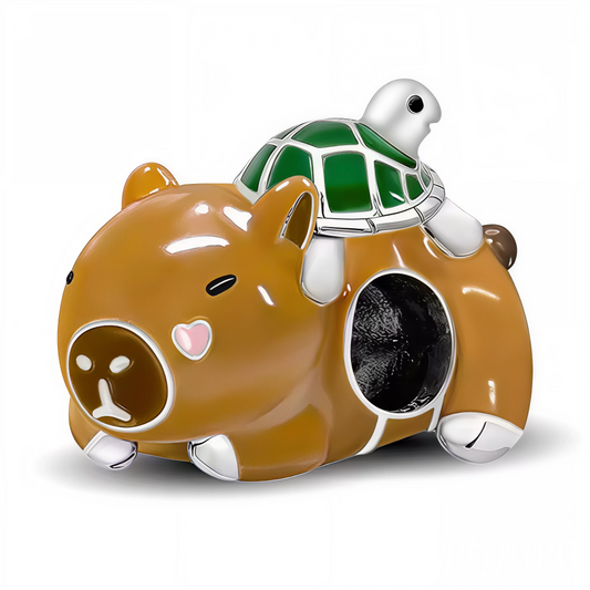 Charm en argent 925 représentant un capybara allongé paisiblement avec une petite tortue posée sur son dos. Un bijou original et attendrissant qui symbolise la sérénité, l’amitié et l’harmonie avec la nature.

Caractéristiques

– Métal : argent 925
– Design : capybara allongé avec tortue sur le dos
– Type : charm
– Finition détaillée et soignée