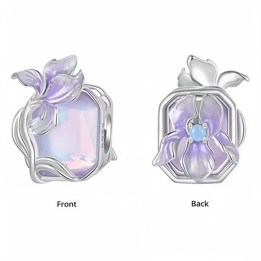 Un charm carré en Argent 925 délicatement décoré d’une fleur d’iris violette. Élégant et poétique, il apporte une touche florale et féerique à votre bracelet.

Caractéristiques

– Matière : Argent 925
– Design : Carré avec iris violette&nbsp;
– Style : Raffiné et poétique