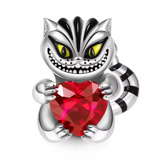 Ajoutez une touche malicieuse et féerique à votre bracelet avec ce charm en argent 925 représentant le célèbre Chat du Cheshire, tenant un cœur rouge étincelant entre ses pattes. Avec son large sourire et son design mystérieux, ce bijou séduira les amateurs d’univers fantastiques et de pièces originales au caractère bien affirmé.