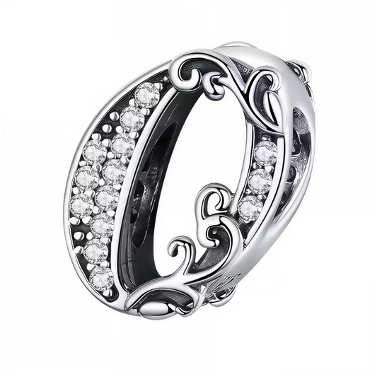 Ajoutez une touche unique à votre bracelet grâce à ce charm en forme de chiffre "0", réalisé en argent 925. Un bijou intemporel et raffiné, parfait pour compléter une combinaison de chiffres ou pour offrir une attention pleine de sens à un proche.