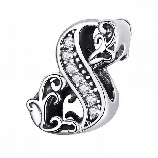 Personnalisez votre bracelet avec ce charm en forme de chiffre "8", fabriqué en argent 925. Un bijou élégant et raffiné, parfait pour représenter un chiffre symbolique ou un moment important de votre vie.