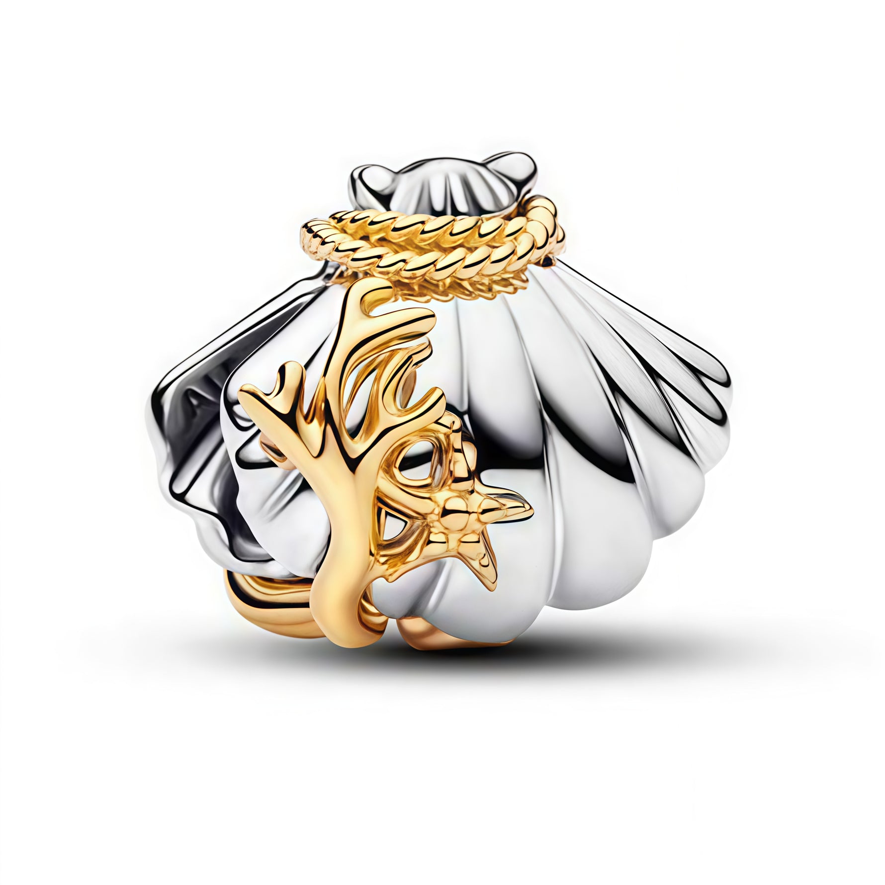 Apporte une touche marine et féerique à ton bracelet avec ce charm coquillage inspiré de l’univers d’Ariel. Son design élégant associe des finitions dorées et argentées pour un rendu lumineux et raffiné, tout en évoquant la mer, les trésors cachés et la magie des fonds marins. Un bijou délicat et symbolique, parfait pour les amoureux de La Petite Sirène et des accessoires enchanteurs.

Caractéristiques :

-&nbsp;Matière : Argent 925 et finition dorée.
-&nbsp;Design : Coquillage d’Ariel avec finition brillan