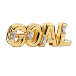 Affiche un style moderne et affirmé avec ce charm en argent sterling 925 en forme de&nbsp;goal, sublimé par une finition dorée élégante. Son design simple et percutant apporte une touche tendance et lumineuse à ton bracelet, tout en restant discret et facile à porter au quotidien. Un bijou original qui associe caractère, minimalisme et éclat.

Caractéristiques :

- Matière : Argent 925.
- Design : Motif "Goal" doré avec finition brillante et élégante.
- Dimensions : Taille standard charm (~1,7 cm hauteur en