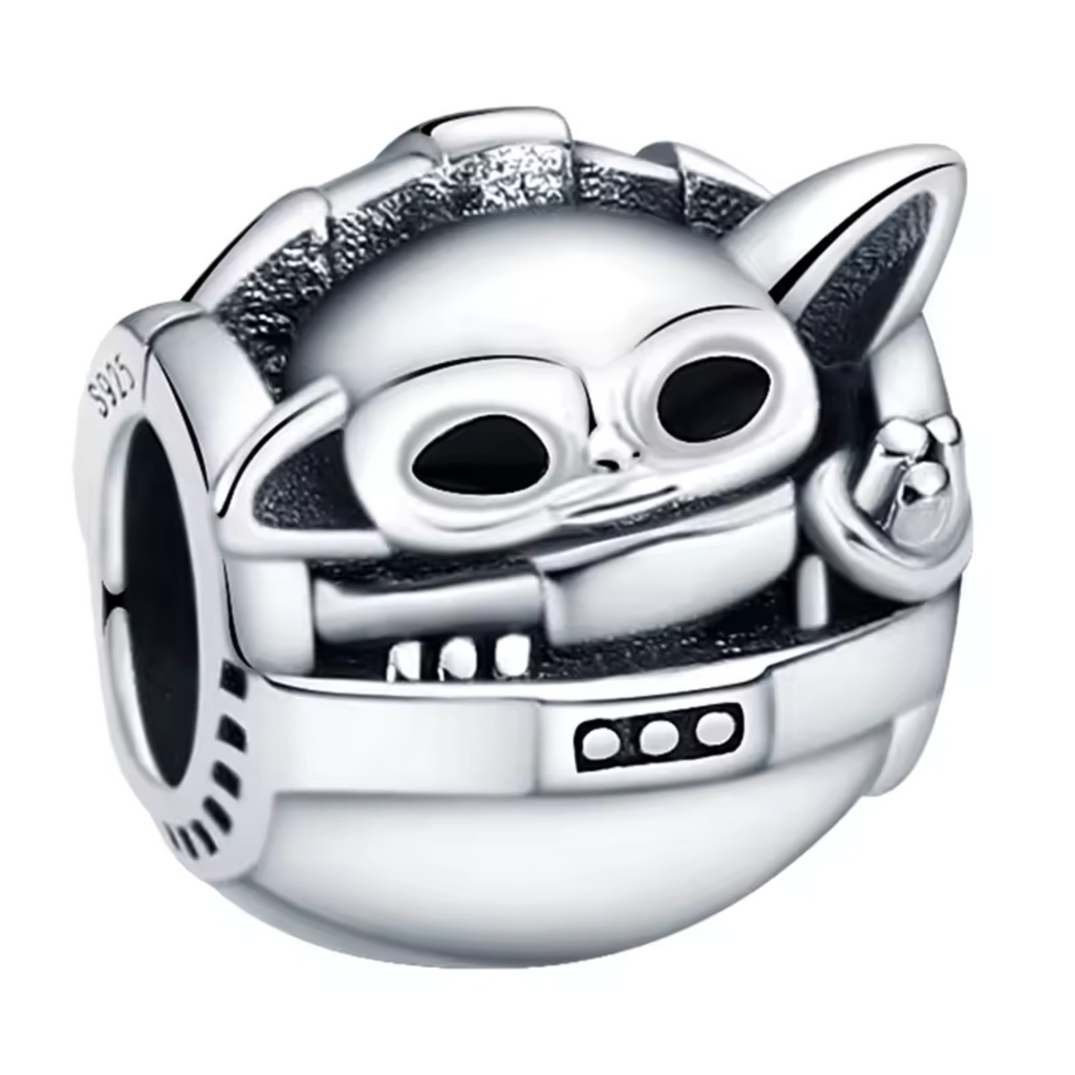 Ajoutez une touche de charme et de mystère à votre collection avec ce charm représentant Grogu, le célèbre personnage surnommé "Baby Yoda" de Star Wars. Conçu en argent sterling S925, ce charm capture parfaitement la douceur et l'adorable allure de Grogu.