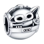 Ajoutez une touche de charme et de mystère à votre collection avec ce charm représentant Grogu, le célèbre personnage surnommé "Baby Yoda" de Star Wars. Conçu en argent sterling S925, ce charm capture parfaitement la douceur et l'adorable allure de Grogu.