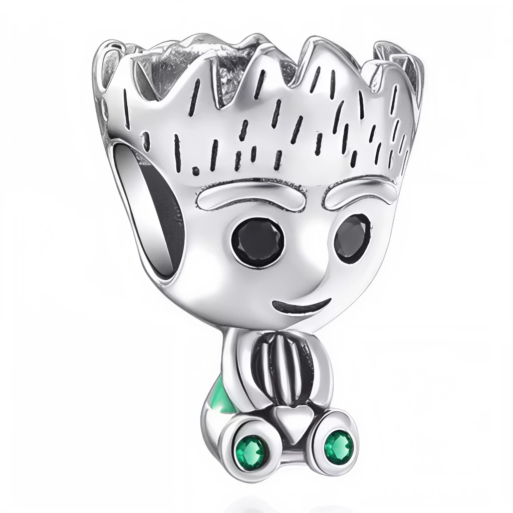 Ajoutez une touche de nature et de charme galactique à votre collection avec ce charm représentant Groot, l'adorable membre des Gardiens de la Galaxie. Fabriqué en argent sterling 925, ce charm de haute qualité est compatible avec tous les bracelets Pandora, garantissant une intégration parfaite à votre bijou préféré. Parfait pour les fans de Groot et de l'univers Marvel, ce charm capture l'esprit innocent et la beauté naturelle de Groot avec des détails minutieusement travaillés, ajoutant une note de fanta