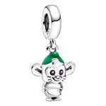 Apporte une touche tendre et espiègle à ton bracelet avec ce charm Gus de Cendrillon. Inspiré de la célèbre petite souris Disney, ce bijou met en valeur Gus avec un design détaillé, une expression adorable et des finitions soignées. Un charm plein de douceur et de charme, parfait pour les fans de Cendrillon et des personnages attachants.

Caractéristiques :

- Matière : Argent 925.
- Design : Souris Gus de Cendrillon en version charm, avec finitions précises.
- Dimensions : Taille délicate et confortable à 